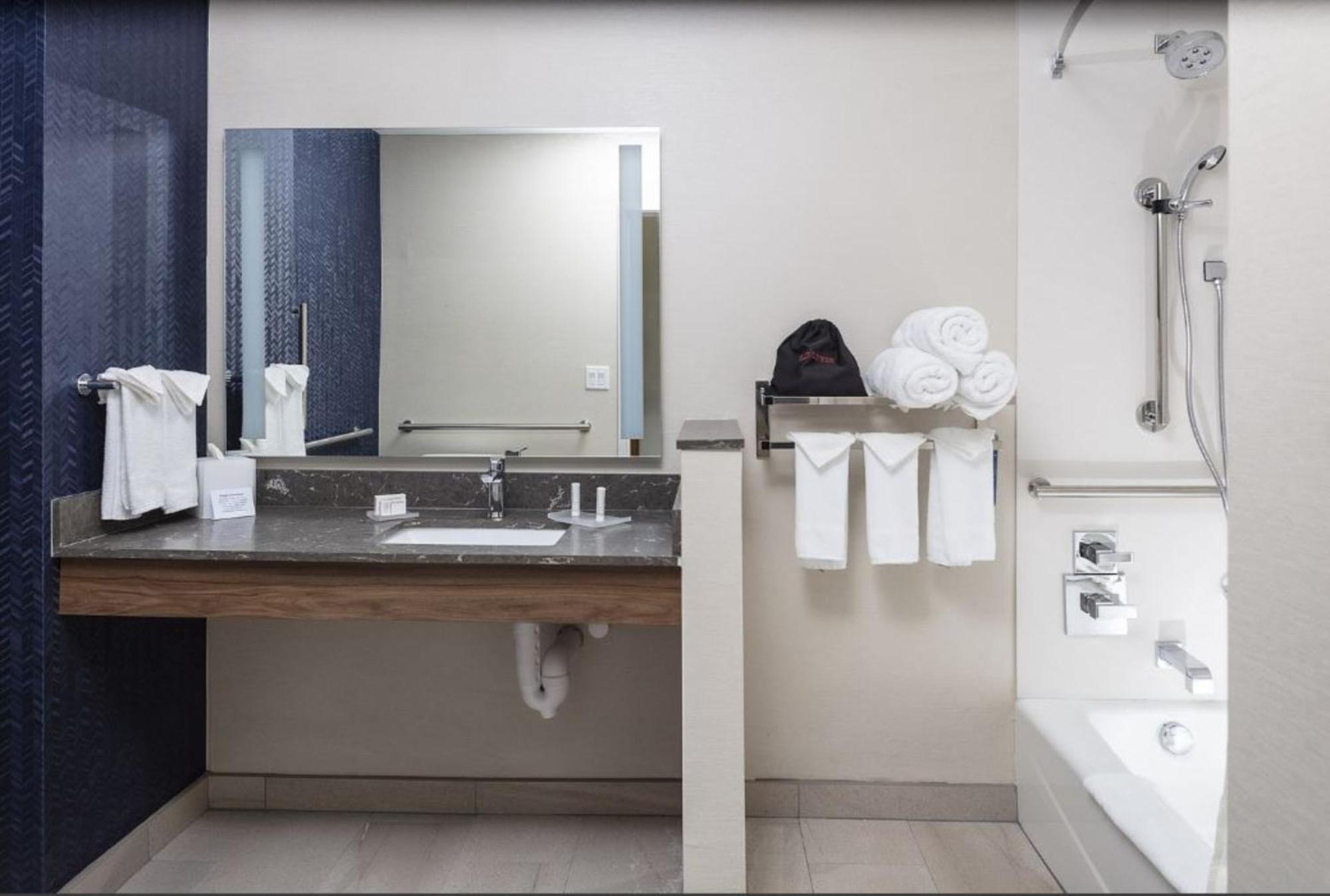 Hotel Fairfield &