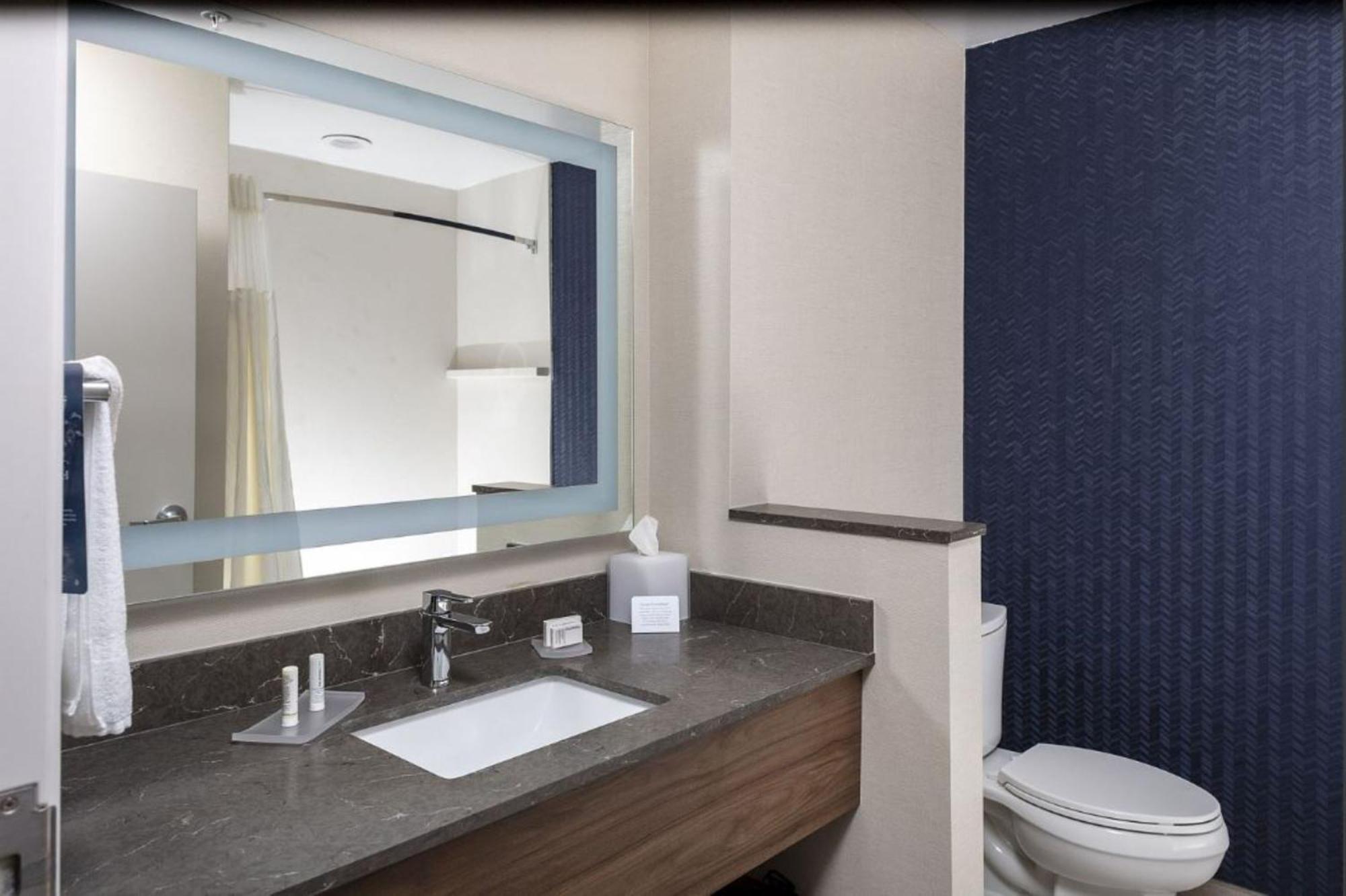 Hotel Fairfield & 3*